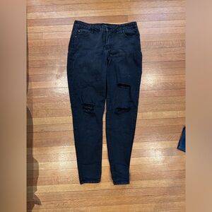 Midrise ripped skinny jean, stretchy and fitted. Size 11